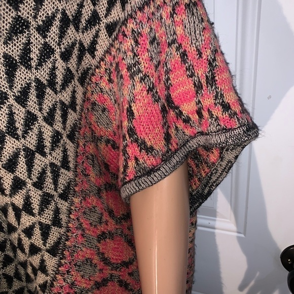 Taxi Short Sleeve Cardigan Duster with fringe coral, Black and Tan Medium - Picture 8 of 8
